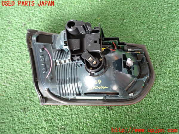 2UPJ-9237691550]BMW アクティブハイブリッド3(AH3)(3F30)右リアフィニッシャー (ジャンク品) 中古 (F30)_4