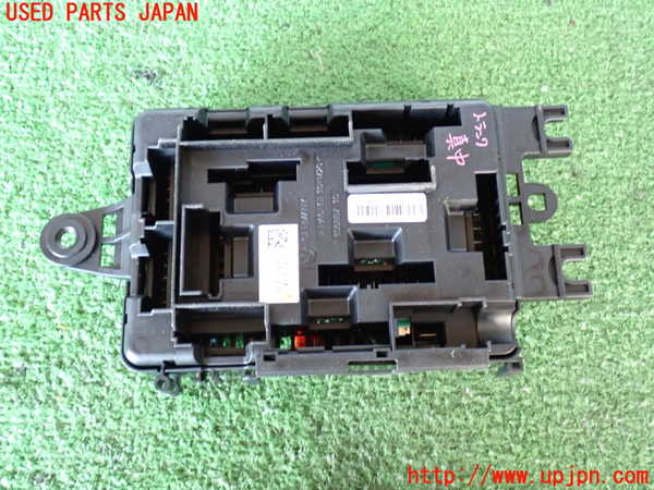 2UPJ-9237696742]BMW アクティブハイブリッド3(AH3)(3F30)ヒューズボックス2 中古 (F30)_2