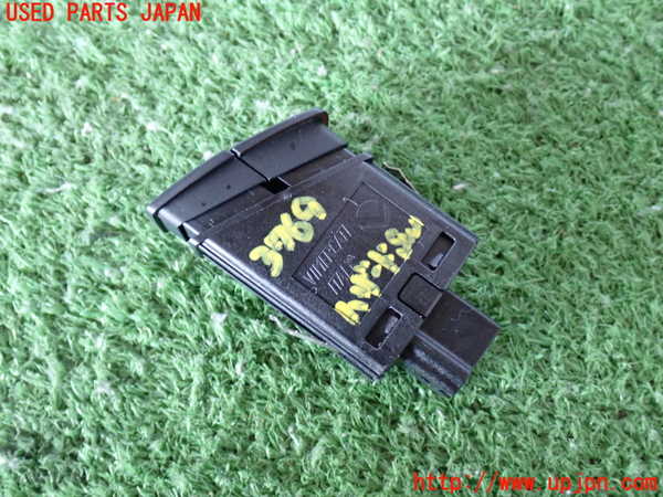 2UPJ-9237696290]BMW アクティブハイブリッド3(AH3)(3F30)ハザードスイッチ 中古 (F30)_2