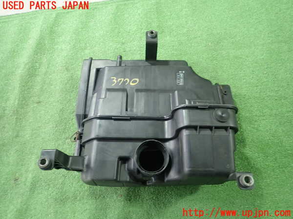 1UPJ-9237702560]アルテッツァ(GXE10)エアクリーナーボックス 中古_2