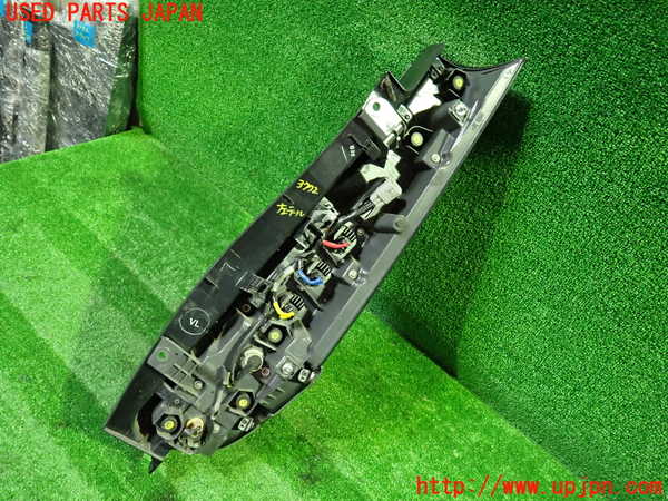 1UPJ-9237721536]ヴォクシーハイブリッド(ノアハイブリッド)(ZWR80G)左テールランプ 中古_2