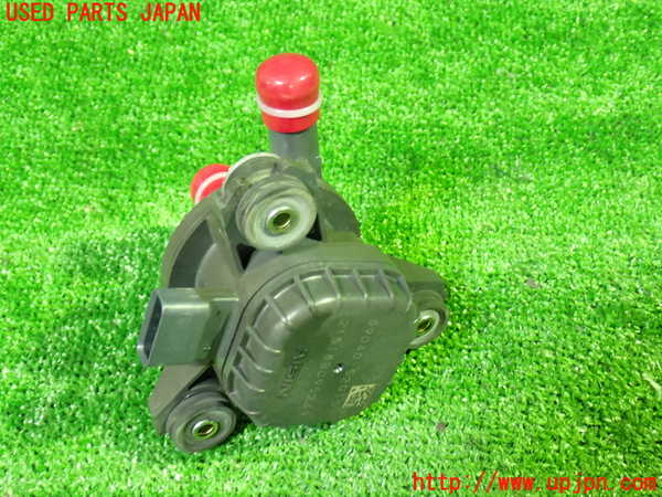 1UPJ-9237722110]ヴォクシーハイブリッド(ノアハイブリッド)(ZWR80G)ウォーターポンプ 中古_2