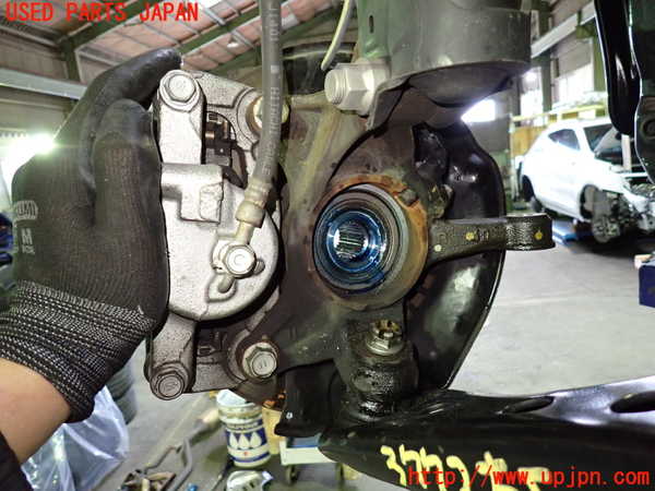 1UPJ-9237724290]ヴォクシーハイブリッド(ノアハイブリッド)(ZWR80G)右フロントナックルハブ 中古_2