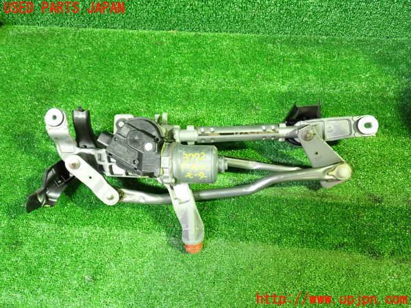 1UPJ-9237726770]ヴォクシーハイブリッド(ノアハイブリッド)(ZWR80G)フロントワイパーモーター 中古_4