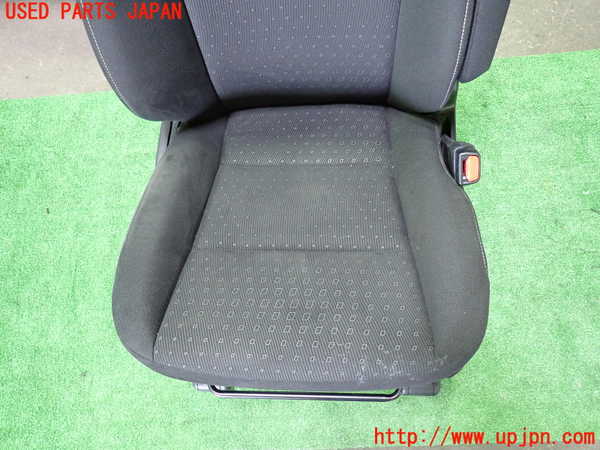 1UPJ-9237727035]ヴォクシーハイブリッド(ノアハイブリッド)(ZWR80G)運転席シート 中古_4