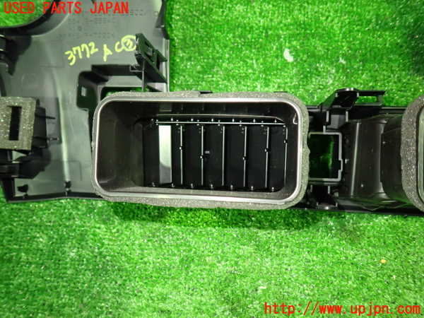 1UPJ-9237727528]ヴォクシーハイブリッド(ノアハイブリッド)(ZWR80G)エアコン吹き出し口3 (真中) 中古_4
