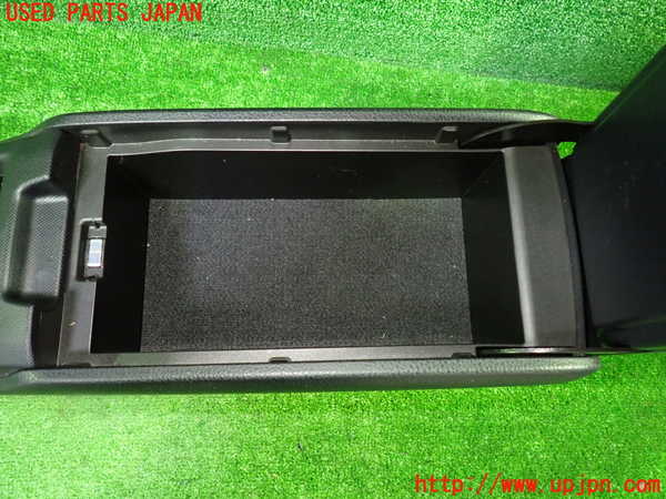 1UPJ-9237727540]ヴォクシーハイブリッド(ノアハイブリッド)(ZWR80G)センターコンソール 中古_2