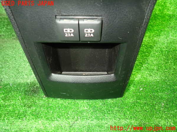 1UPJ-9237727540]ヴォクシーハイブリッド(ノアハイブリッド)(ZWR80G)センターコンソール 中古_4