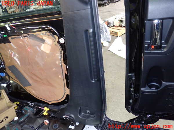 1UPJ-9237727665]ヴォクシーハイブリッド(ノアハイブリッド)(ZWR80G)右センターピラートリム 中古_3