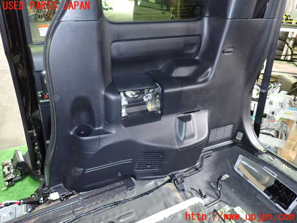 1UPJ-9237727675]ヴォクシーハイブリッド(ノアハイブリッド)(ZWR80G)右リアピラートリム 中古_4