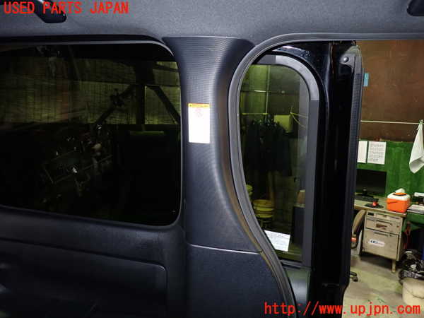 1UPJ-9237727680]ヴォクシーハイブリッド(ノアハイブリッド)(ZWR80G)左リアピラートリム 中古_2