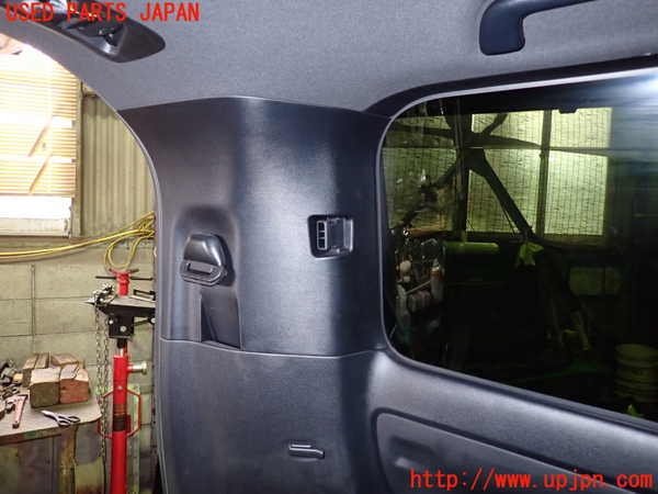 1UPJ-9237727680]ヴォクシーハイブリッド(ノアハイブリッド)(ZWR80G)左リアピラートリム 中古_3