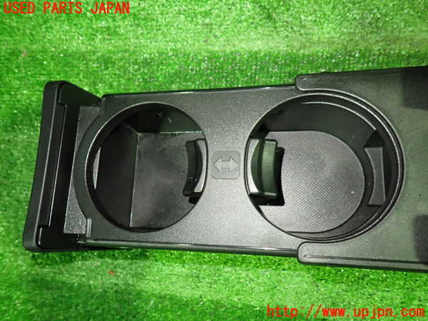 1UPJ-9237727810]ヴォクシーハイブリッド(ノアハイブリッド)(ZWR80G)ドリンクホルダー 中古_3