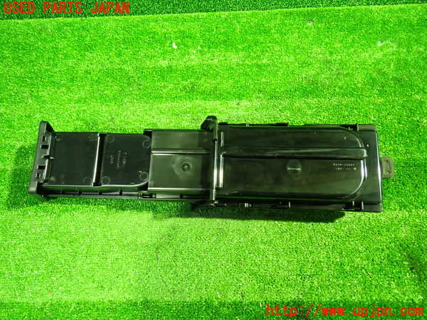 1UPJ-9237727810]ヴォクシーハイブリッド(ノアハイブリッド)(ZWR80G)ドリンクホルダー 中古_4