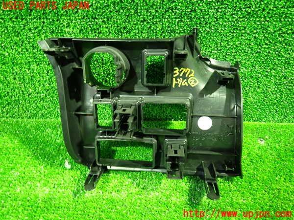 1UPJ-9237727692]ヴォクシーハイブリッド(ノアハイブリッド)(ZWR80G)内装トリム類2 中古_2