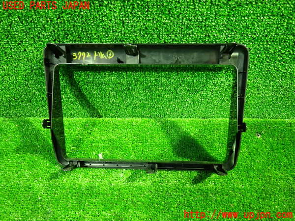 1UPJ-9237727693]ヴォクシーハイブリッド(ノアハイブリッド)(ZWR80G)内装トリム類3 中古_2