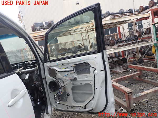 1UPJ-9237731230]デリカD：5(CV1W)右前ドア 中古 AGC M2H3 43R-00033_4