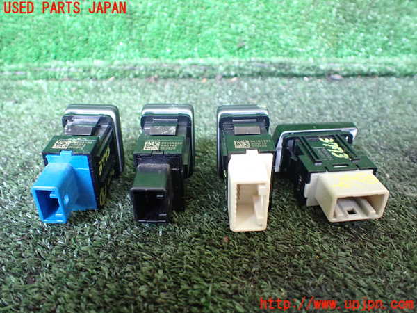 1UPJ-9237736313]デリカD：5(CV1W)スイッチ8(横滑り防止OFF ECOモード レーン逸脱警報 リアファン) 中古_2