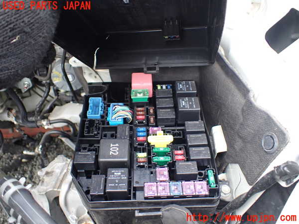 1UPJ-9237736742]デリカD：5(CV1W)ヒューズボックス2(EGルーム内助手席側) 中古_2