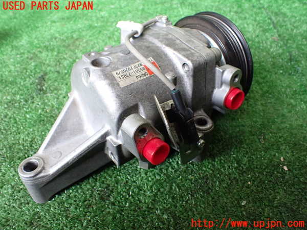 1UPJ-9237756025]ジムニー シエラ(JB74W)エアコンコンプレッサー 中古_2