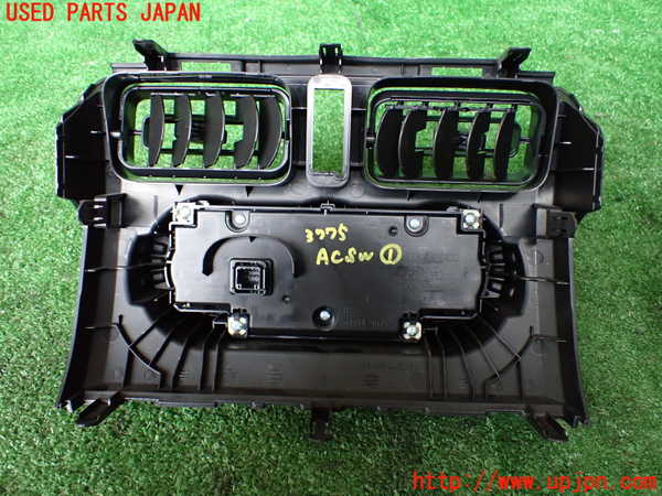 1UPJ-9237756066]ジムニー シエラ(JB74W)エアコンスイッチ1 中古_2