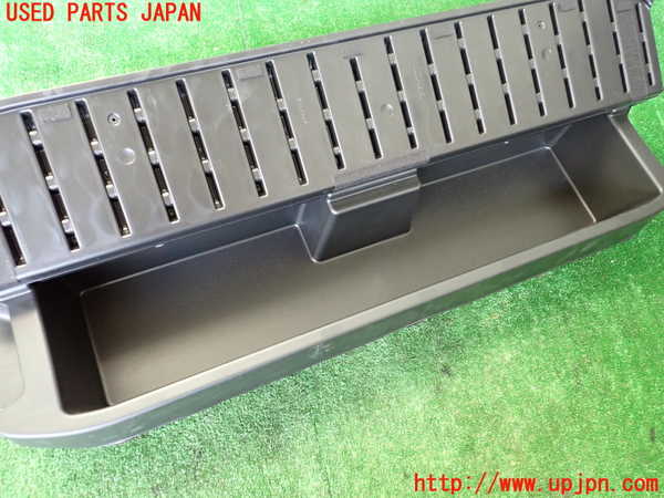 1UPJ-9237757771]ジムニー シエラ(JB74W)ラゲッジトレイ1 中古_2