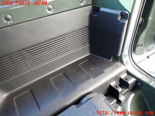 1UPJ-9237757675]ジムニー シエラ(JB74W)右リアピラートリム 中古_2