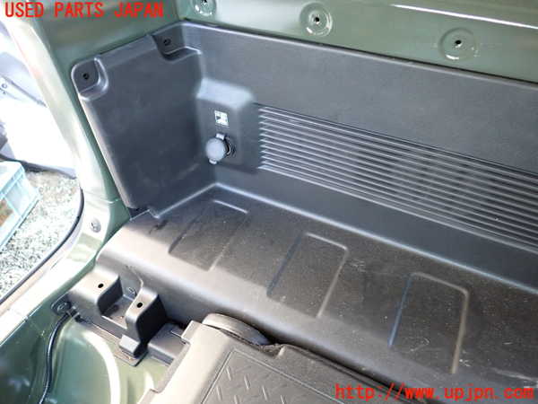 1UPJ-9237757680]ジムニー シエラ(JB74W)左リアピラートリム 中古_2