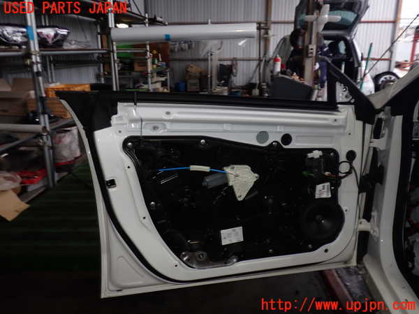 2UPJ-9237761260]ベンツ CLA180 C117(117342)左前ドア 中古 AGC M62 43R-00050_4