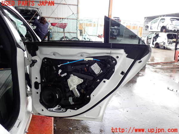 2UPJ-9237761290]ベンツ CLA180 C117(117342)右後ドア 中古 AGC 43R-00128_4
