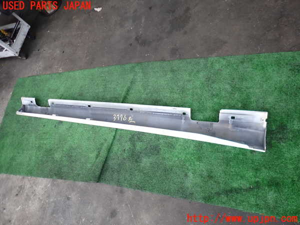 2UPJ-9237761392]ベンツ CLA180 C117(117342)左サイドステップ 中古_5