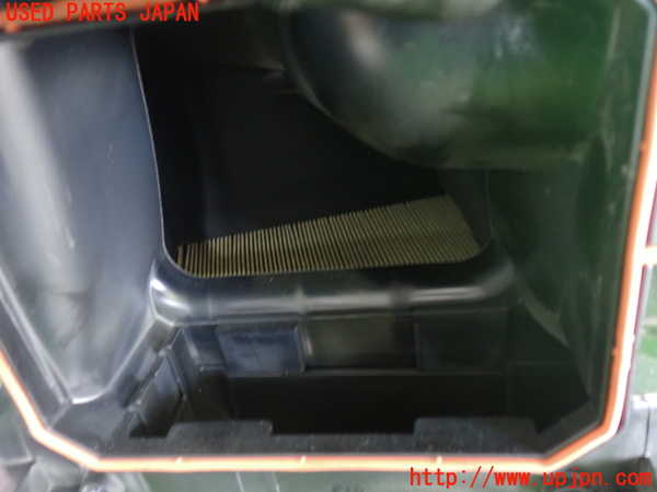 2UPJ-9237762560]ベンツ CLA180 C117(117342)エアクリーナーボックス 中古_3