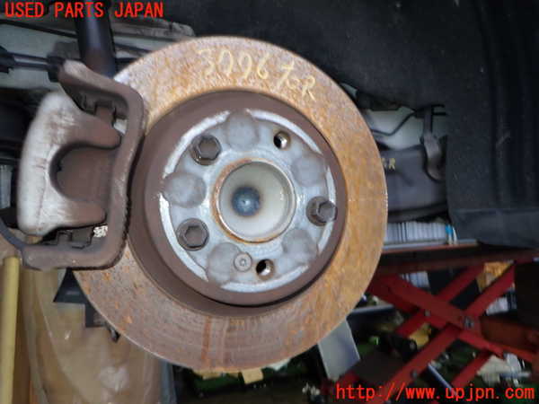 2UPJ-9237764300]ベンツ CLA180 C117(117342)右リアナックルハブ 中古_2