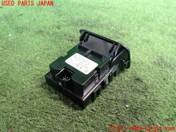 2UPJ-9237766307]ベンツ CLA180 C117(117342)スイッチ2(電動パーキング) 中古_2