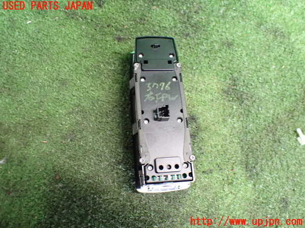 2UPJ-9237766240]ベンツ CLA180 C117(117342)右前パワーウィンドウスイッチ 中古_3