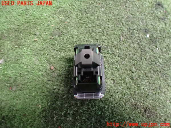 2UPJ-9237766245]ベンツ CLA180 C117(117342)左前パワーウィンドウスイッチ 中古_2