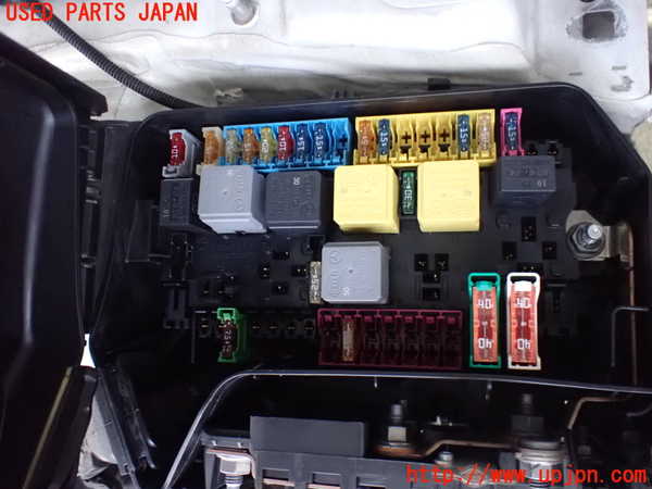 2UPJ-9237766741]ベンツ CLA180 C117(117342)ヒューズボックス1(EGルーム内助手席側) 中古_2