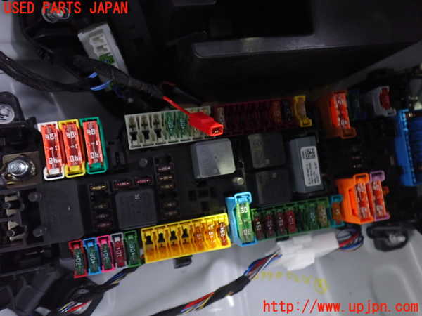 2UPJ-9237766742]ベンツ CLA180 C117(117342)ヒューズボックス2(室内助手席側) 中古_2