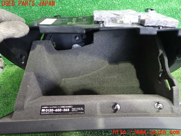 2UPJ-9237767516]ベンツ CLA180 C117(117342)グローブボックス1 中古_2