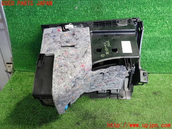2UPJ-9237767516]ベンツ CLA180 C117(117342)グローブボックス1 中古_3