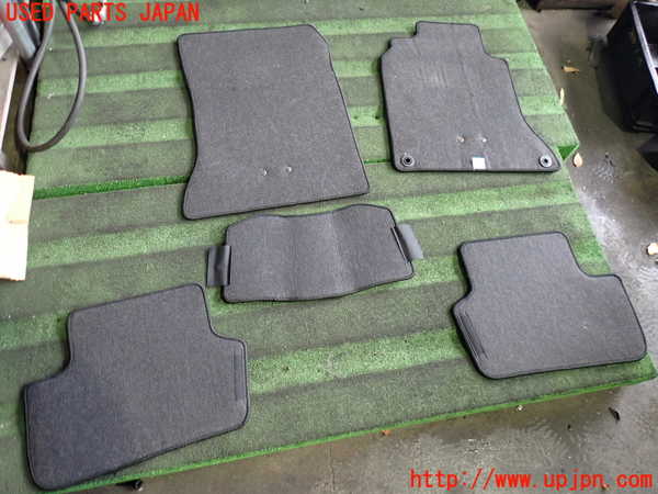 2UPJ-9237767800]ベンツ CLA180 C117(117342)フロアマット 中古_2