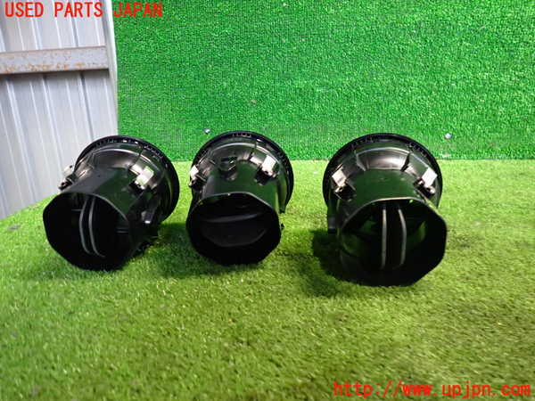 2UPJ-9237767526]ベンツ CLA180 C117(117342)エアコン吹き出し口1(真中) 中古_2