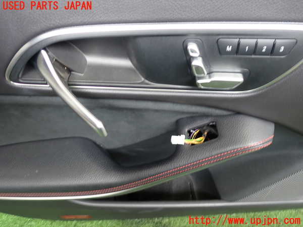 2UPJ-9237761264]ベンツ CLA180 C117(117342)左前ドア内張り 中古_2