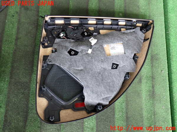 2UPJ-9237761324]ベンツ CLA180 C117(117342)左後ドア内張り 中古_2