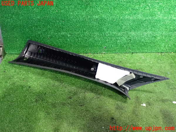 2UPJ-9237767655]ベンツ CLA180 C117(117342)右フロントピラートリム 中古_2