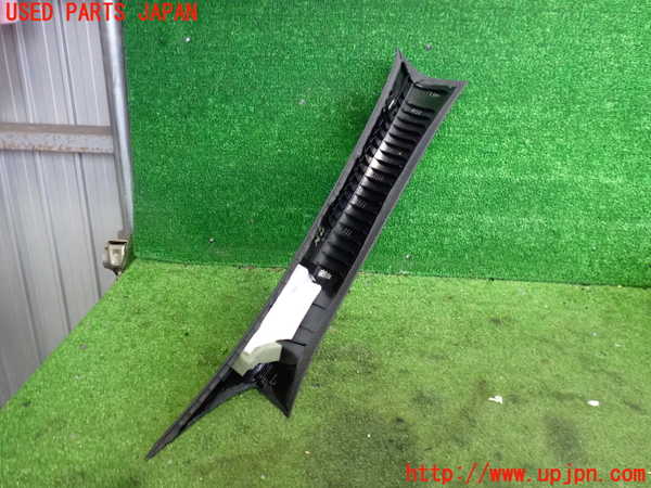 2UPJ-9237767660]ベンツ CLA180 C117(117342)左フロントピラートリム 中古_2