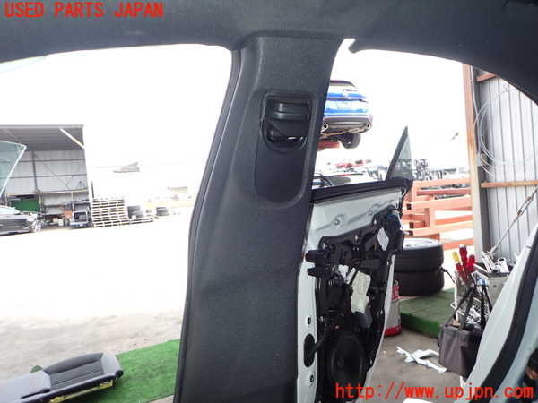 2UPJ-9237767665]ベンツ CLA180 C117(117342)右センターピラートリム 中古_3