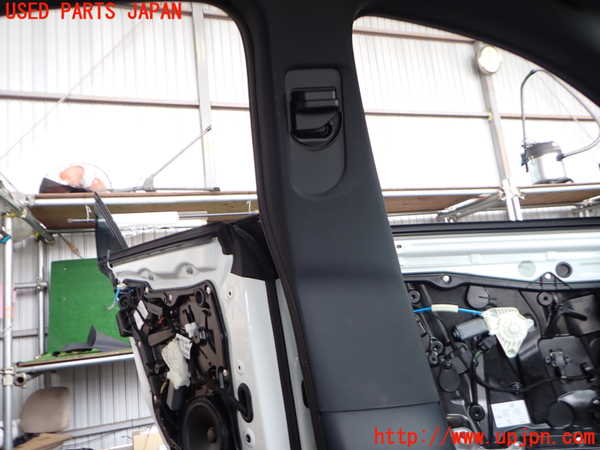 2UPJ-9237767670]ベンツ CLA180 C117(117342)左センターピラートリム 中古_2