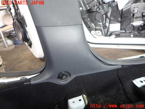 2UPJ-9237767670]ベンツ CLA180 C117(117342)左センターピラートリム 中古_3