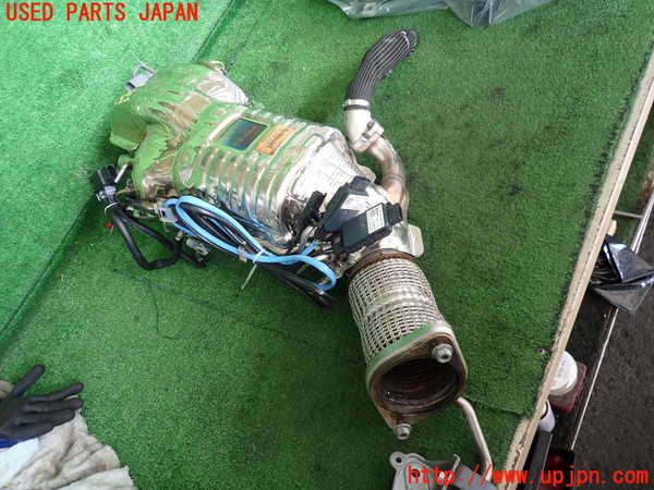 2UPJ-9237772661]ジャガー・XE(JA2ND)触媒1 中古_2